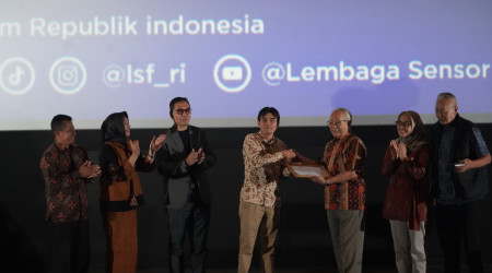 LSF Beri Piagam Penghargaan ke Keluarga Usmar Ismail